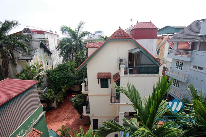 Unfurnished house with large courtyardfor rent in Tay Ho, Hanoi